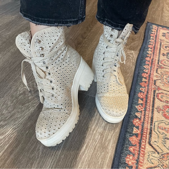 Urban Outfitters Mya Eyelet Boot lace up - Picture 7 of 8